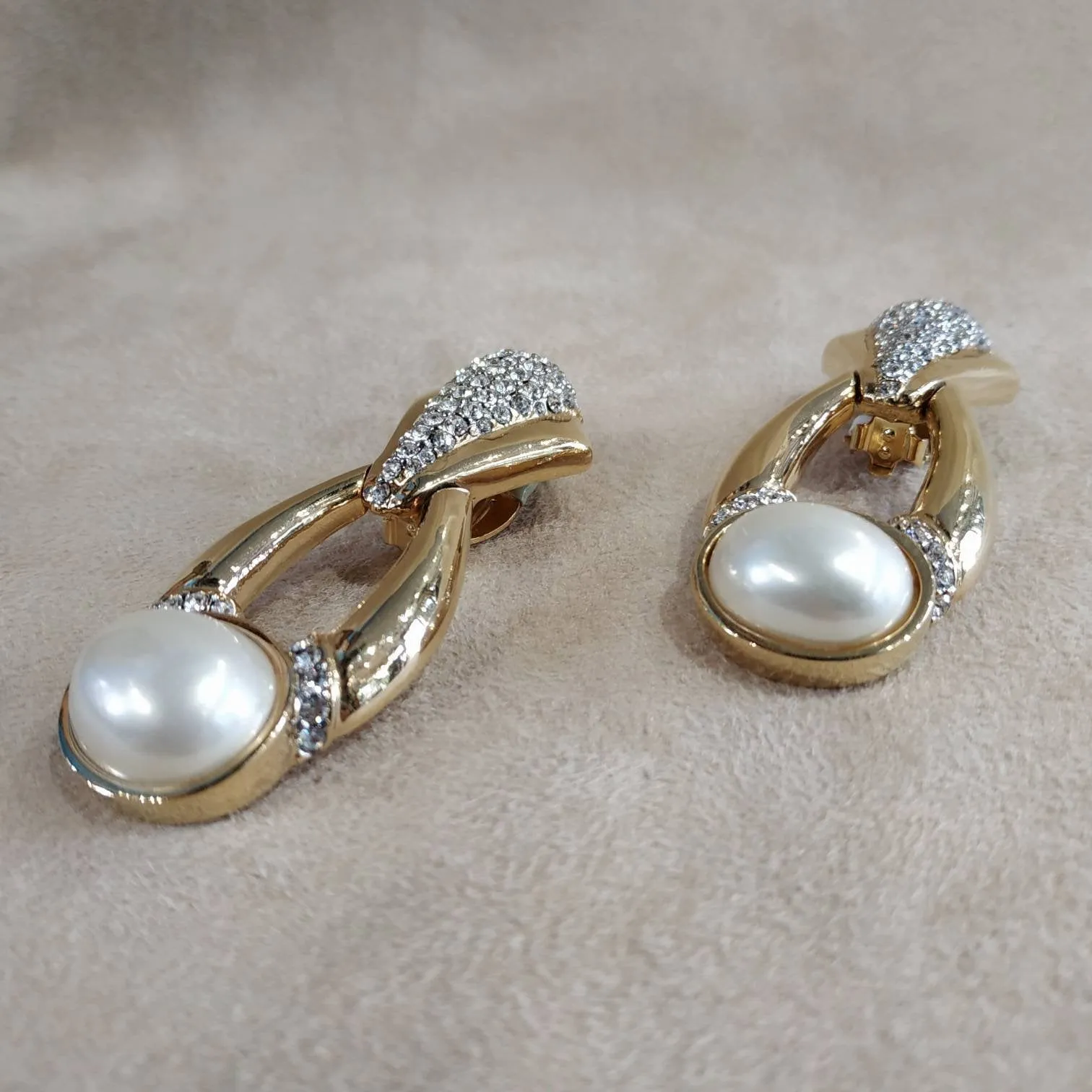 Ciner Vintage Earrings Gold / Clear crystal Pearl Door Knocker Clip On