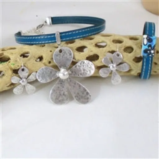 Designer Jewelry Set Turquoise Leather Choker Daisy Accents