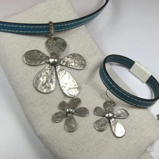 Designer Jewelry Set Turquoise Leather Choker Daisy Accents