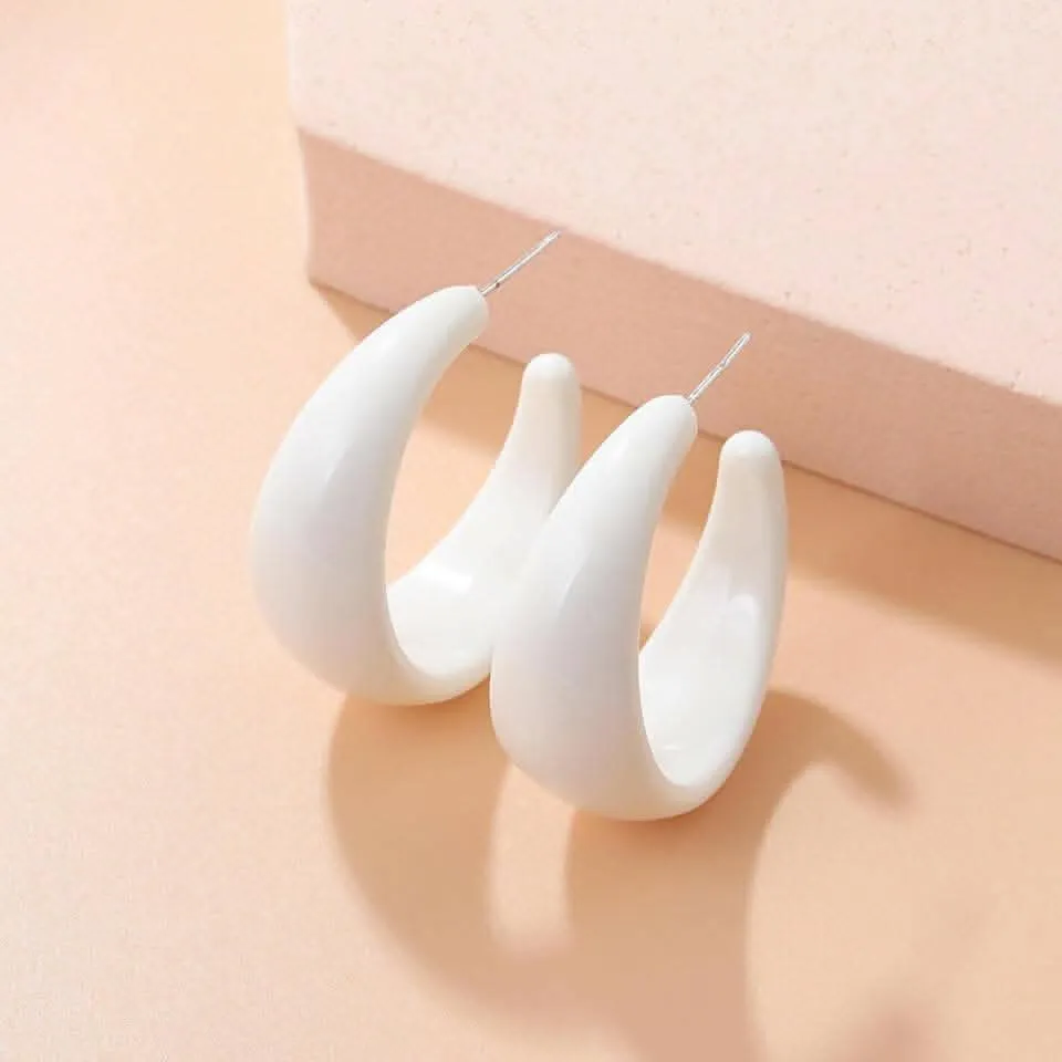 Pinapes fashion simple personality trendy hoop earrings acrylic c shape chunky earrings(white)