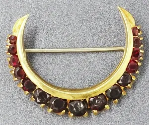 Vintage Garnet 18ct Yellow Gold Crescent Brooch