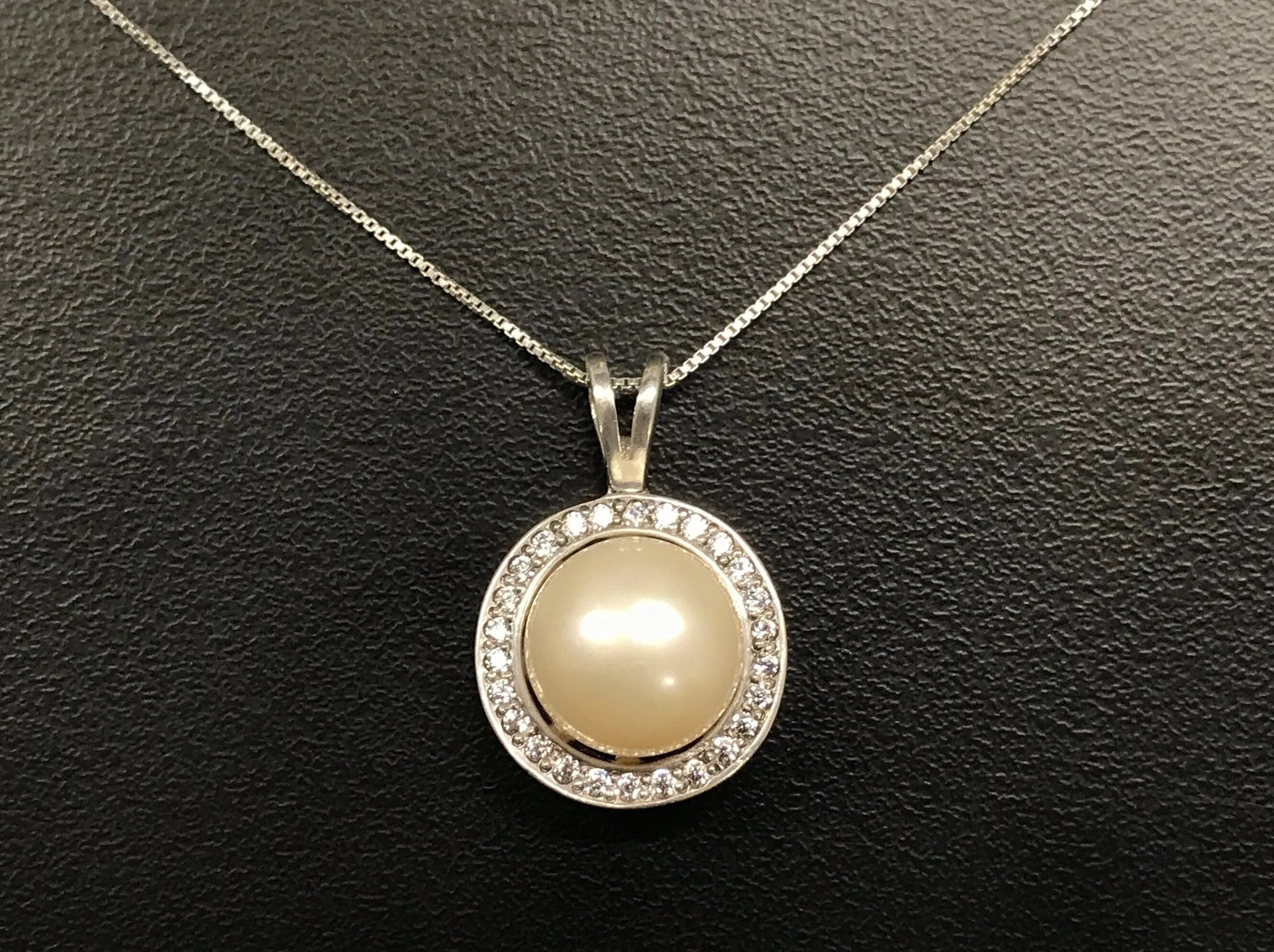 White Pearl Pendant - Pearl Vintage Necklace - Statement Pearl Pendant