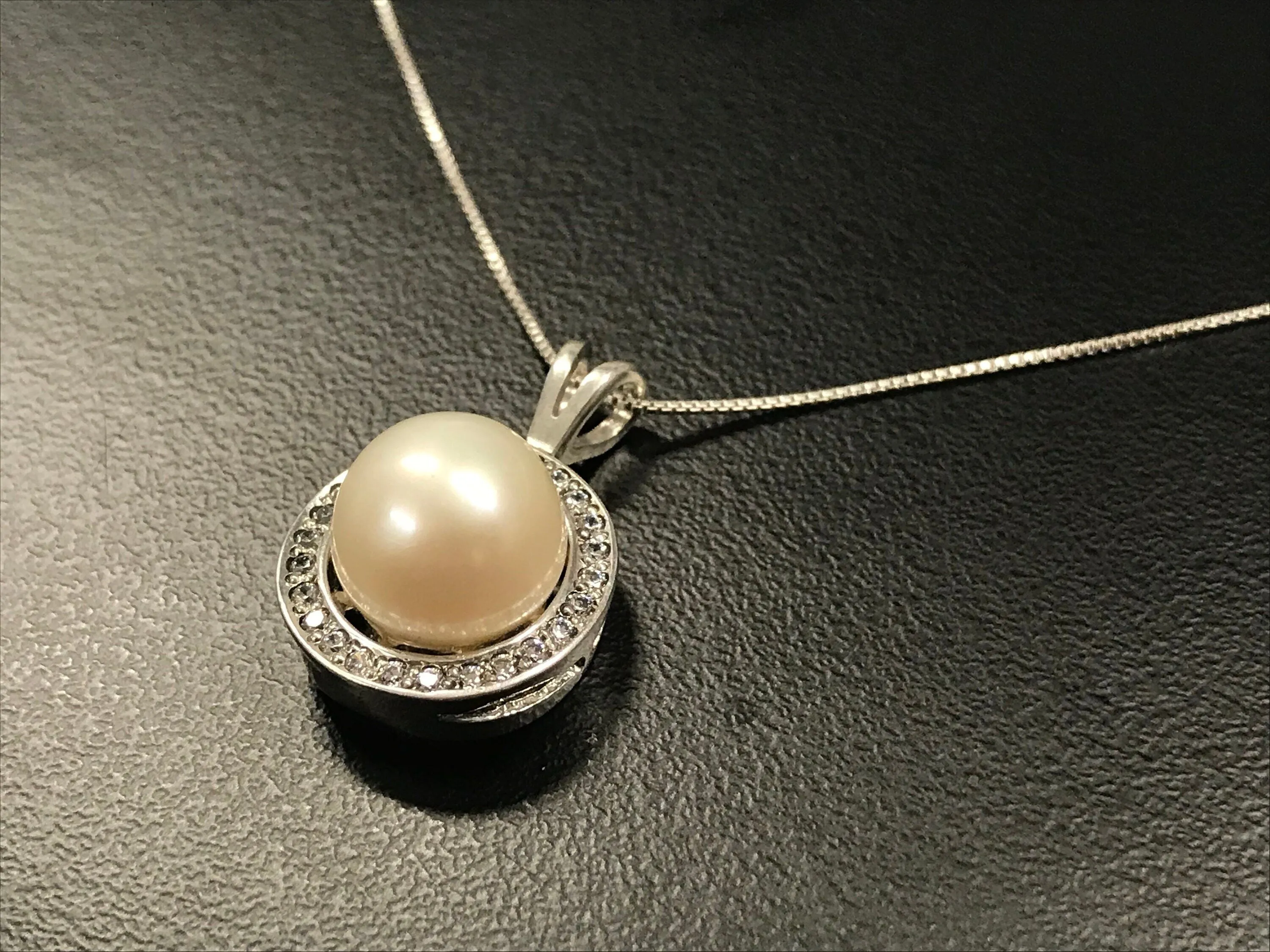 White Pearl Pendant - Pearl Vintage Necklace - Statement Pearl Pendant