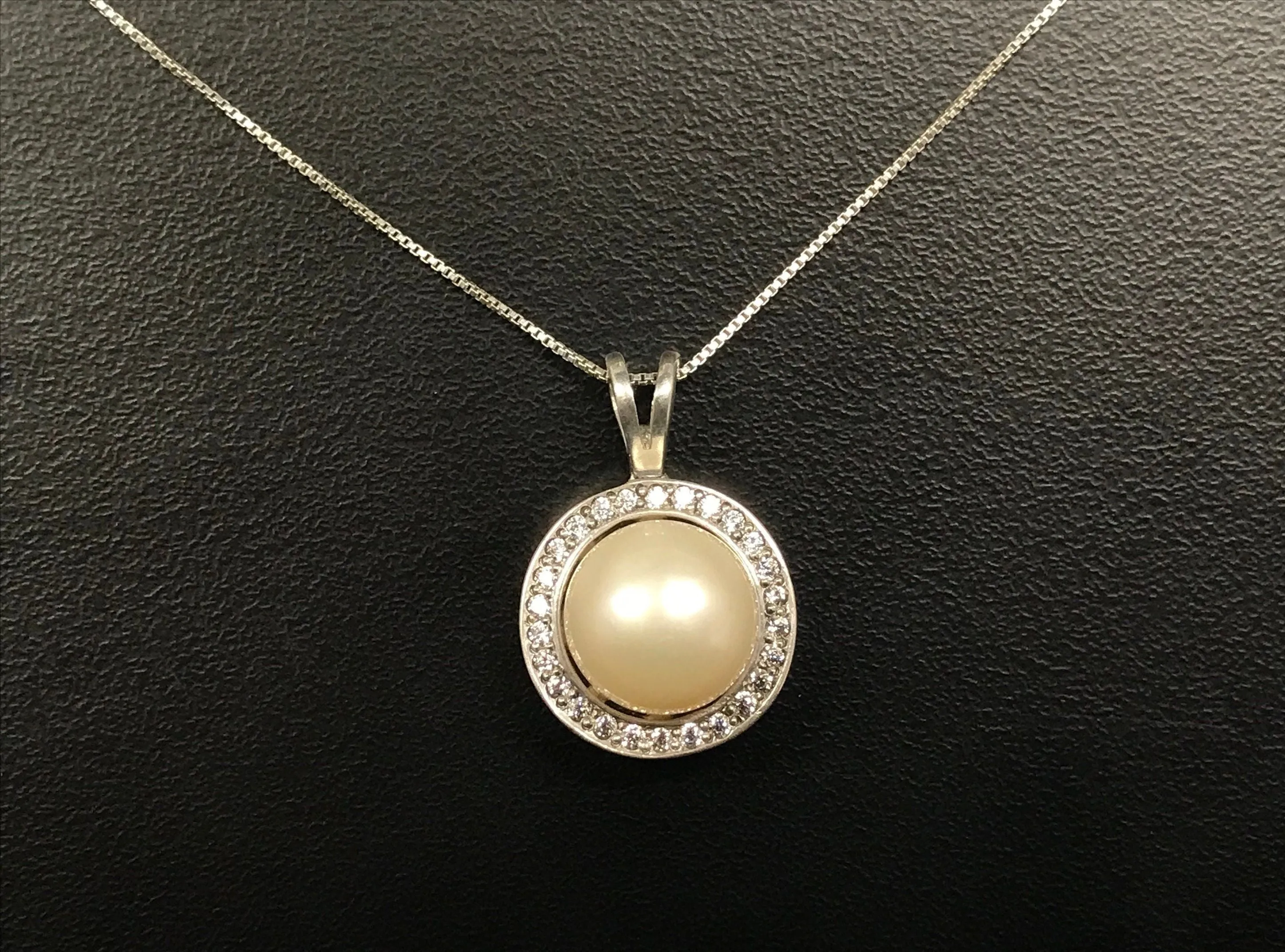 White Pearl Pendant - Pearl Vintage Necklace - Statement Pearl Pendant